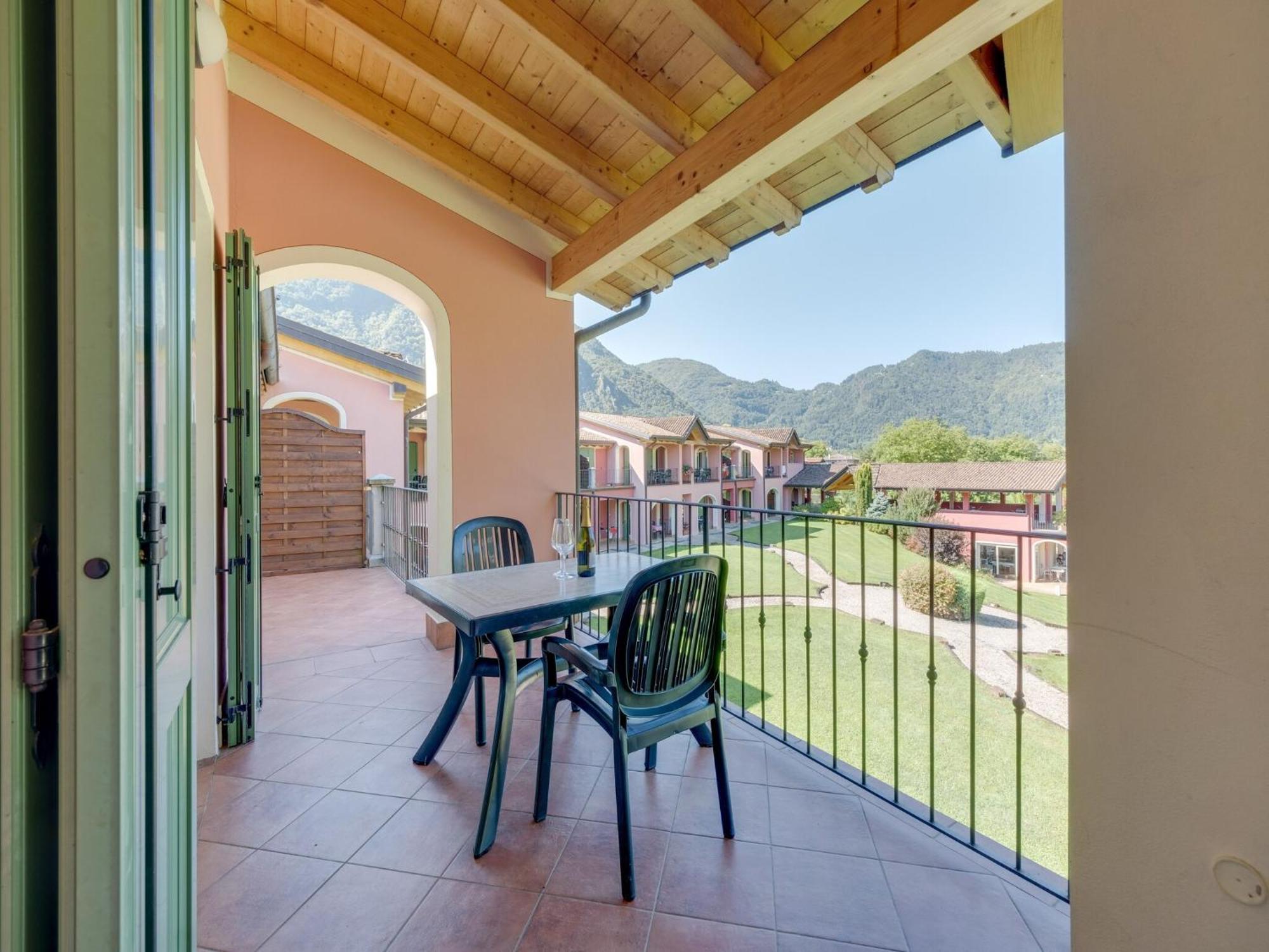 Spacious Apartment In Idro With Shared Pool Crone Dış mekan fotoğraf