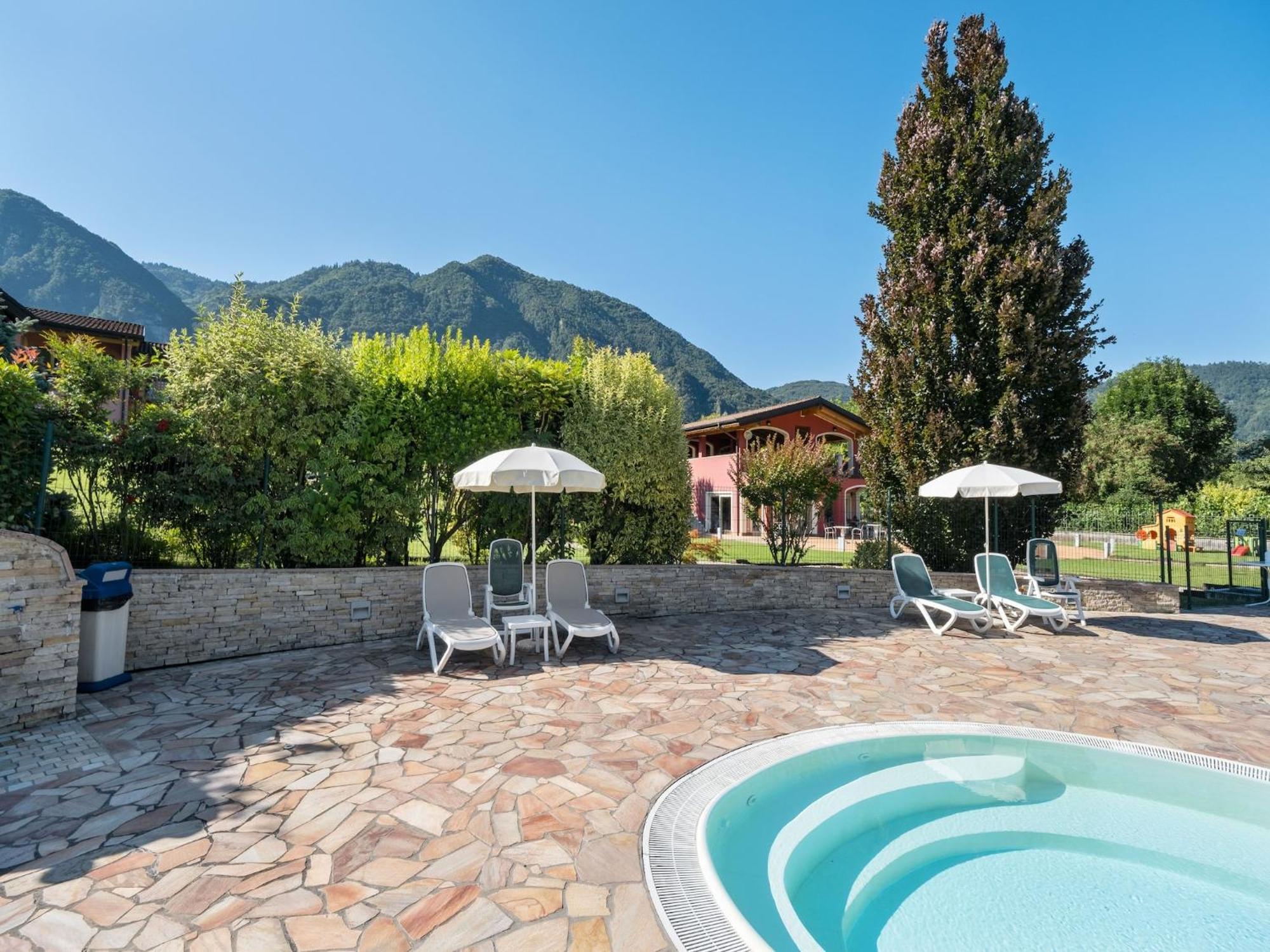 Spacious Apartment In Idro With Shared Pool Crone Dış mekan fotoğraf