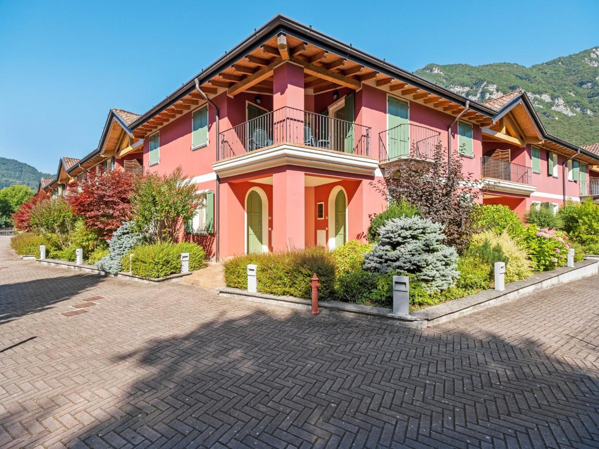 Spacious Apartment In Idro With Shared Pool Crone Dış mekan fotoğraf