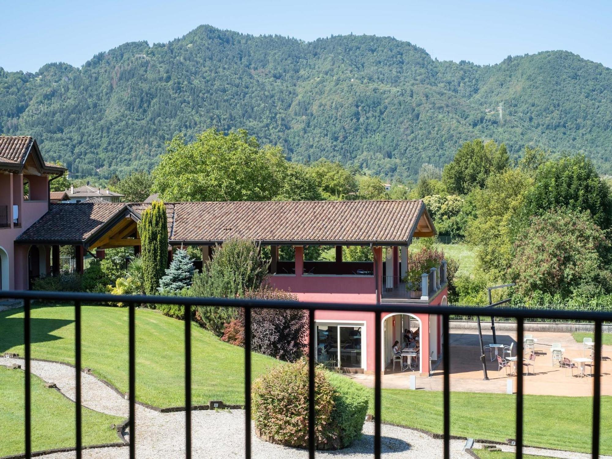 Spacious Apartment In Idro With Shared Pool Crone Dış mekan fotoğraf