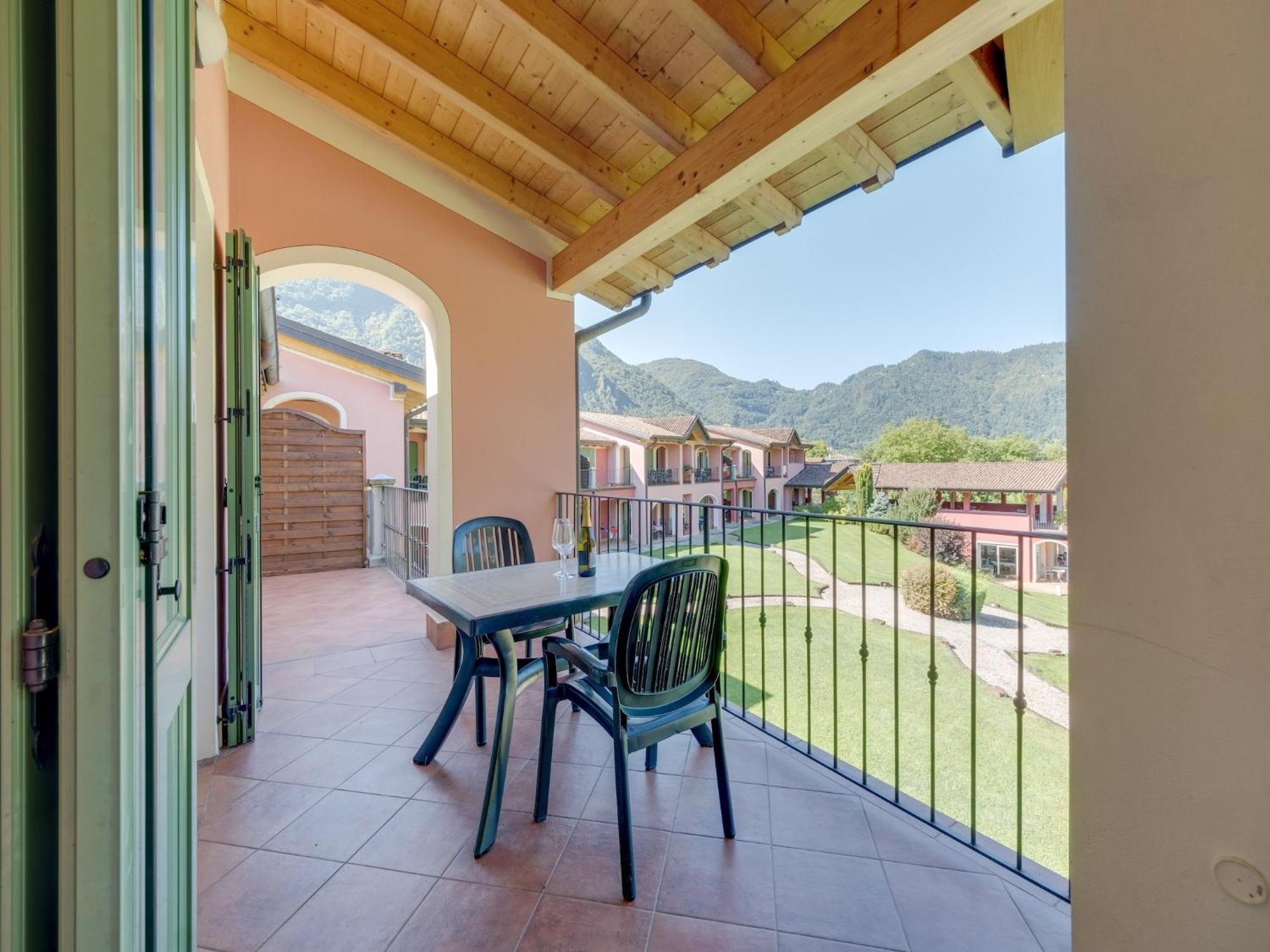 Spacious Apartment In Idro With Shared Pool Crone Dış mekan fotoğraf